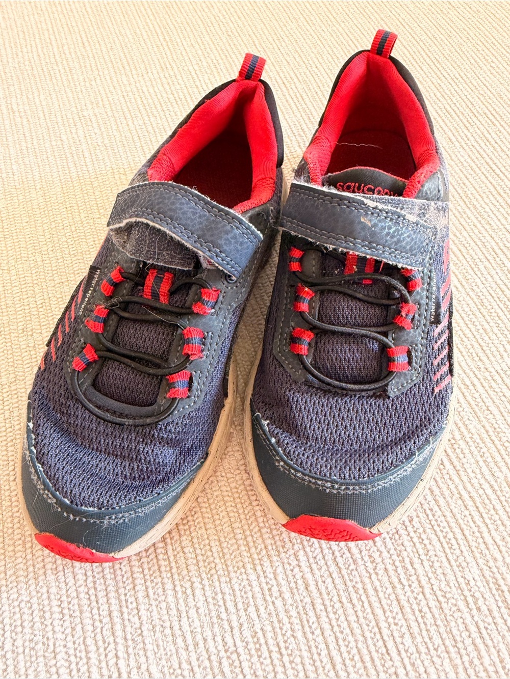Saucony Kids Navy and Red Hook-and-Loop Velcro Sneakers 13